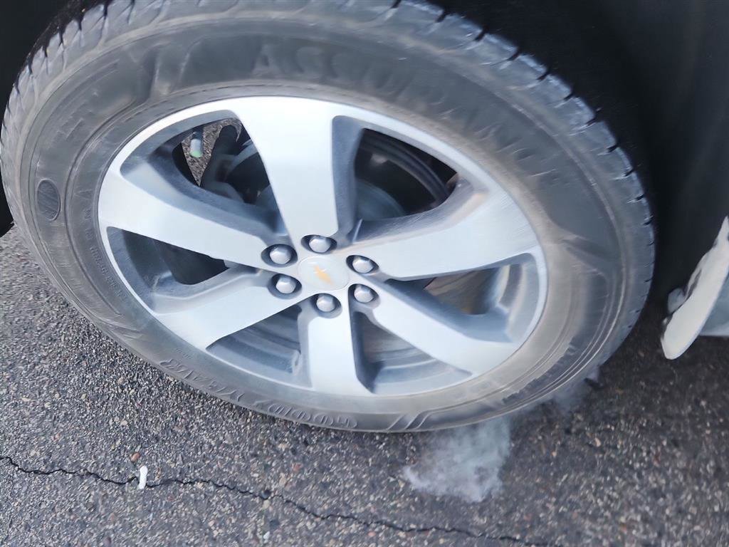 Used 2020 Chevrolet Traverse LT w/ LT Premium Package image 3