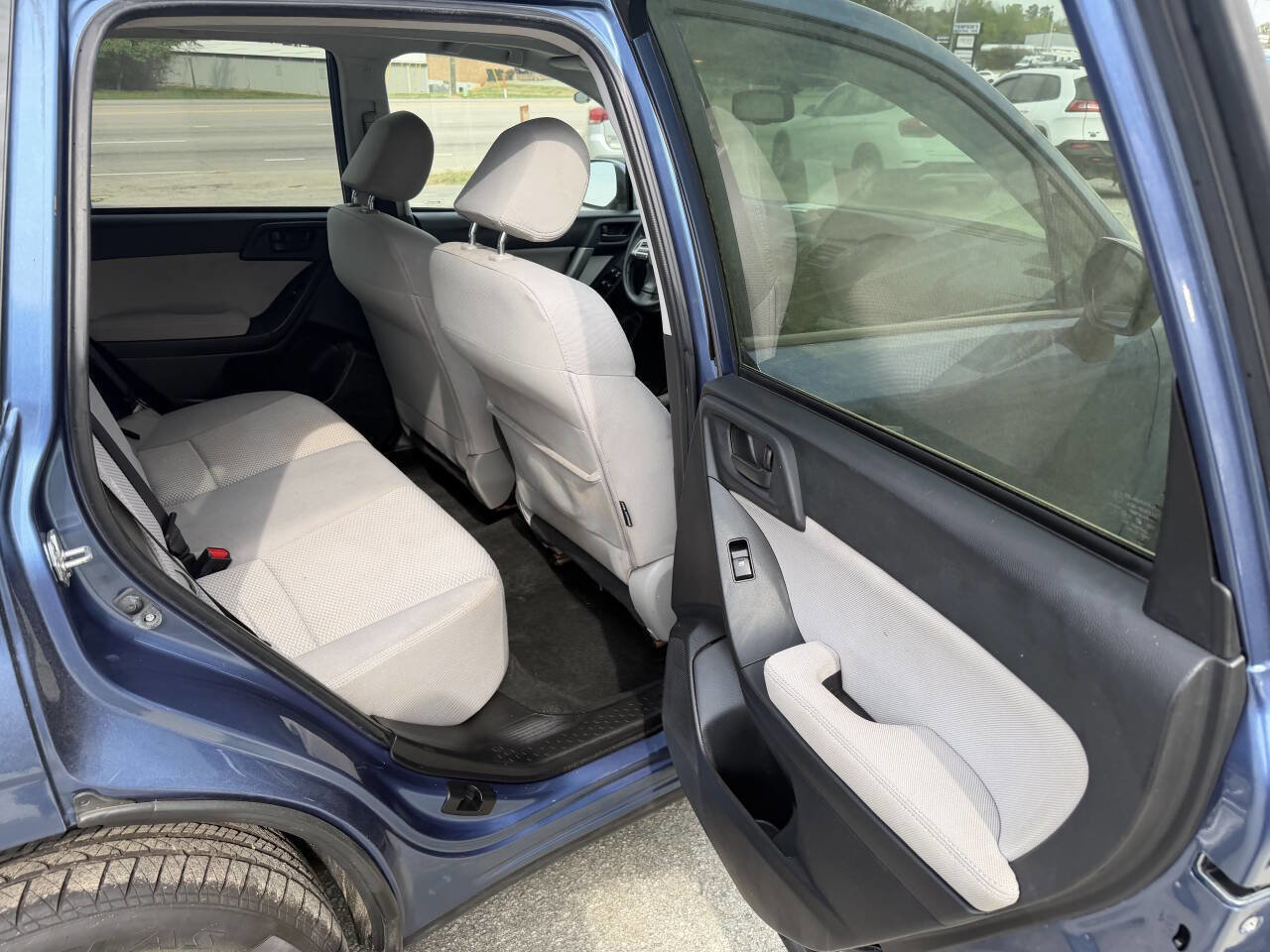 Used 2015 Subaru Forester 2.5i Premium w/ All-Weather Package image 15