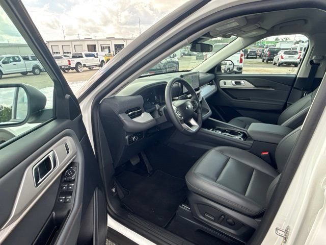 Used 2025 Ford Explorer Active w/ Active Comfort Package RWD image 24