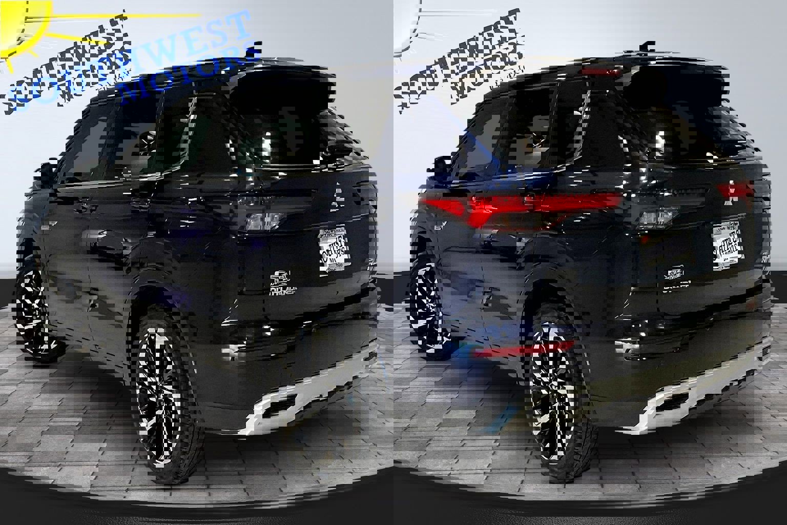 Used 2023 Mitsubishi Outlander SE image 4