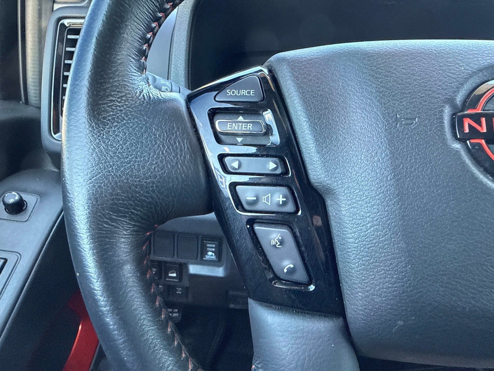 Used 2023 Nissan Frontier PRO-4X w/ Pro Convenience Package image 29