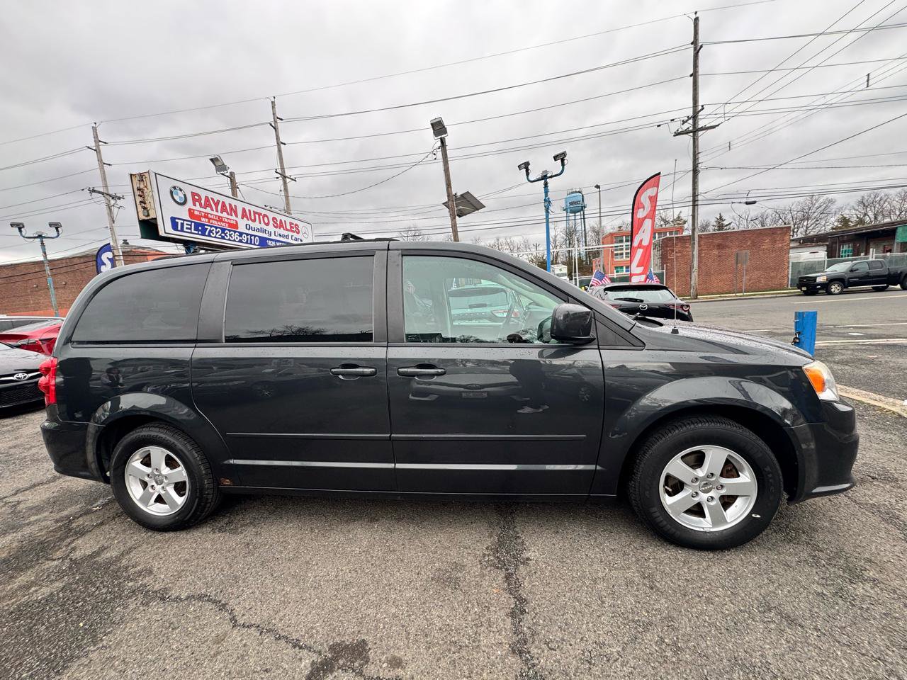 Used 2012 Dodge Grand Caravan SXT image 3