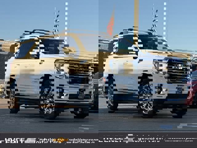 Used 2022 GMC Yukon SLT w/ SLT Premium Package image 2