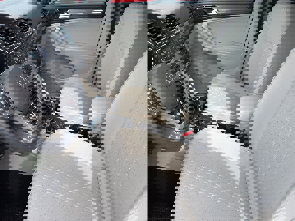 Certified 2022 Volkswagen Tiguan SE w/ Panoramic Sunroof Package image 13