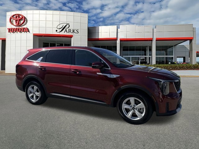 Used 2024 Kia Sorento LX image 1