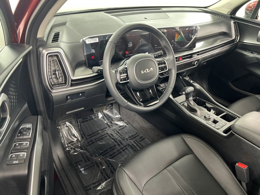 Used 2025 Kia Sorento S image 7