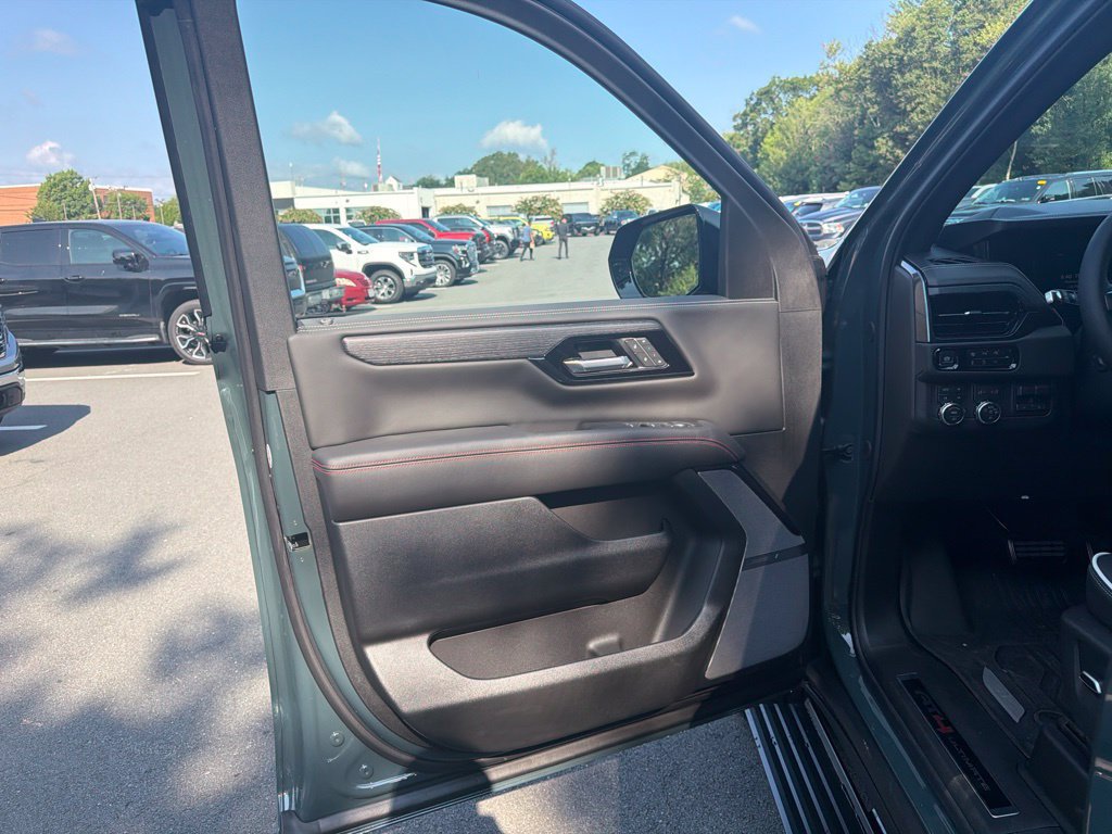 New 2026 GMC Yukon AT4 Ultimate w/ LPO, Floor Liner Package AWD/4WD image 12