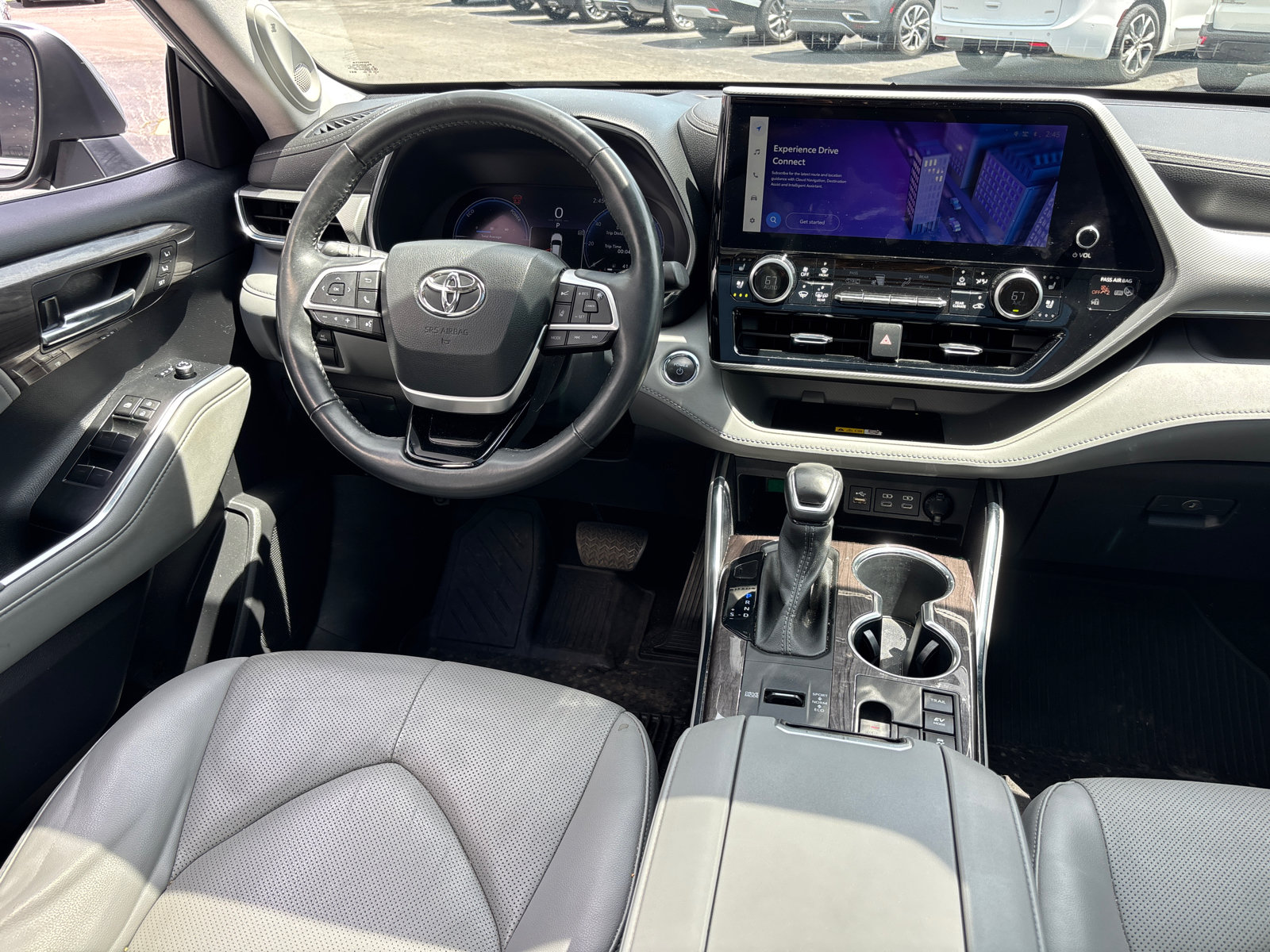Used 2023 Toyota Highlander Platinum AWD/4WD image 30