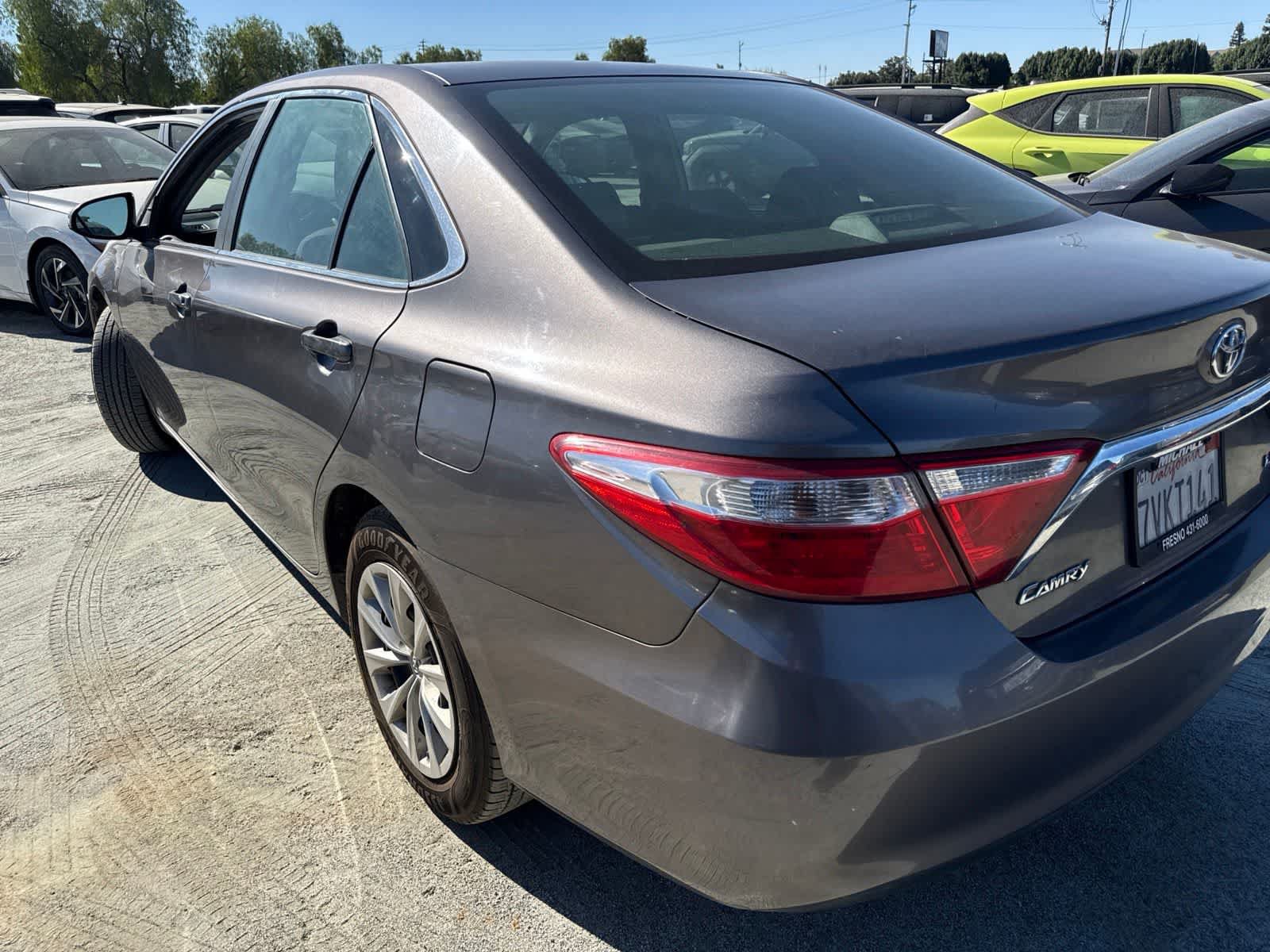 Used 2015 Toyota Camry LE FWD image 5