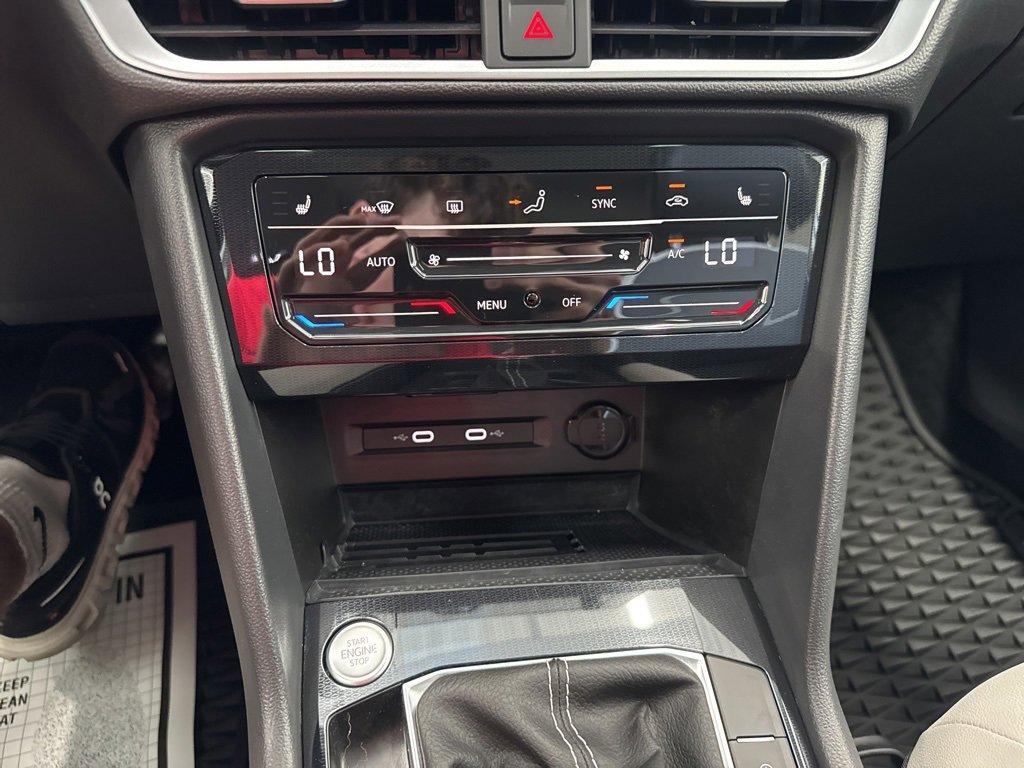 Certified 2025 Volkswagen Taos SE image 20