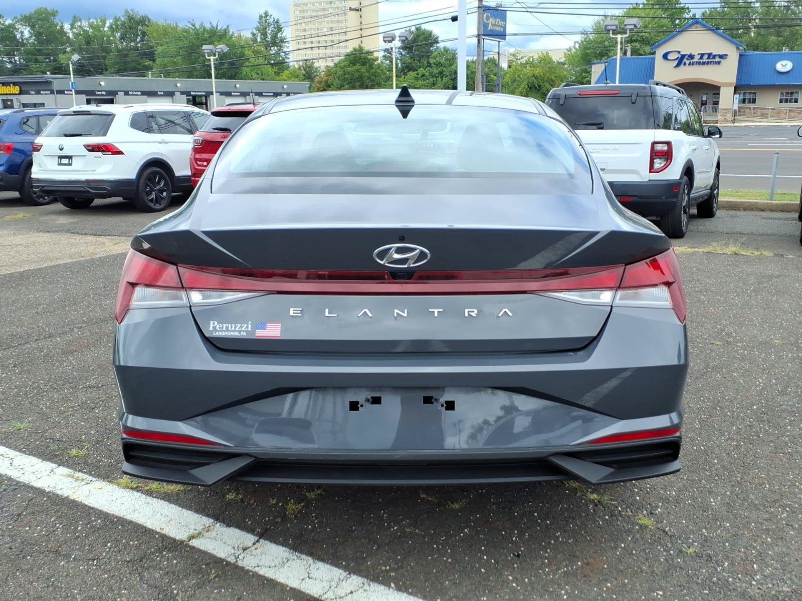 Used 2023 Hyundai Elantra SEL w/ Cargo Package FWD image 4