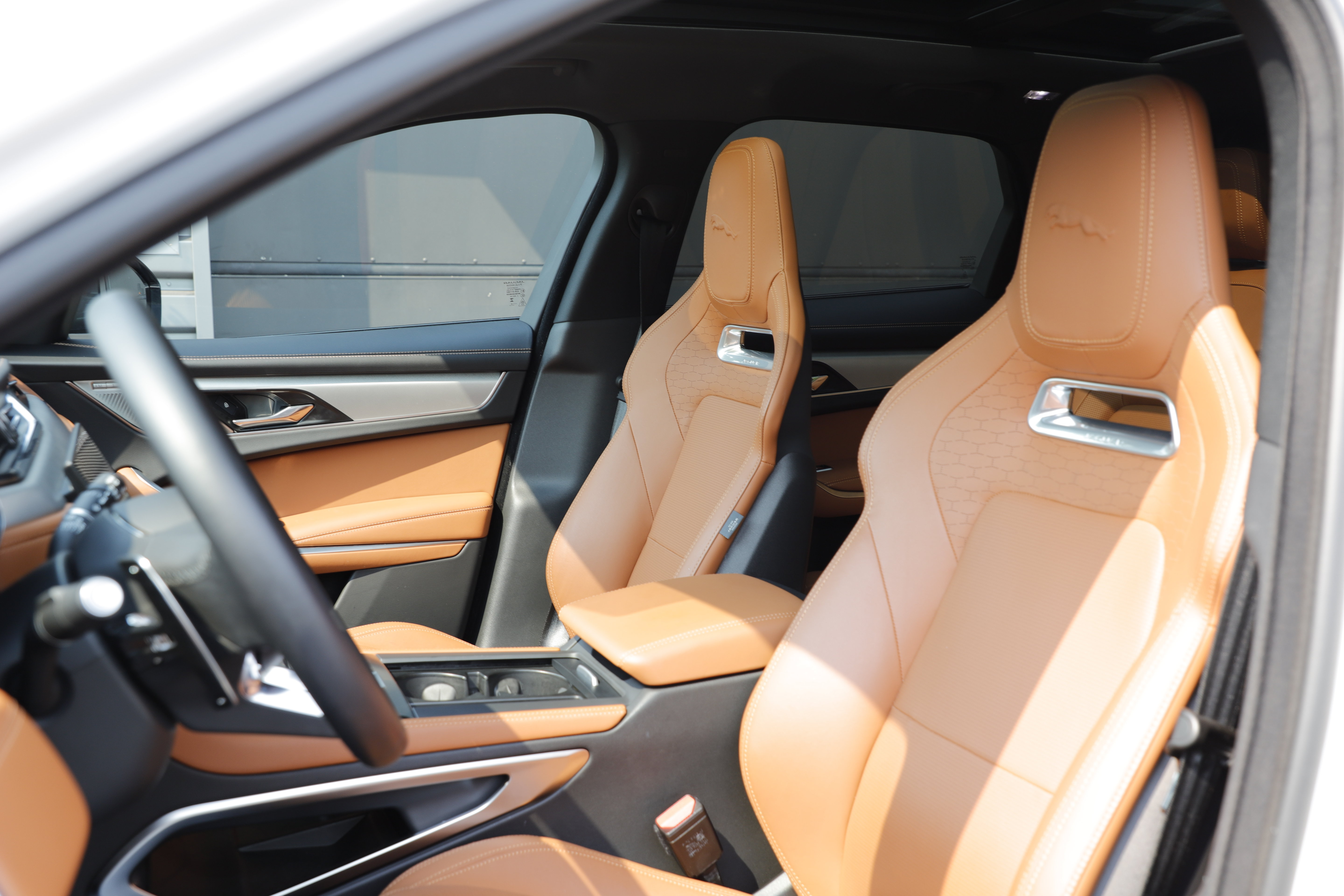 Certified 2025 Jaguar F-PACE R-Dynamic S AWD/4WD image 16