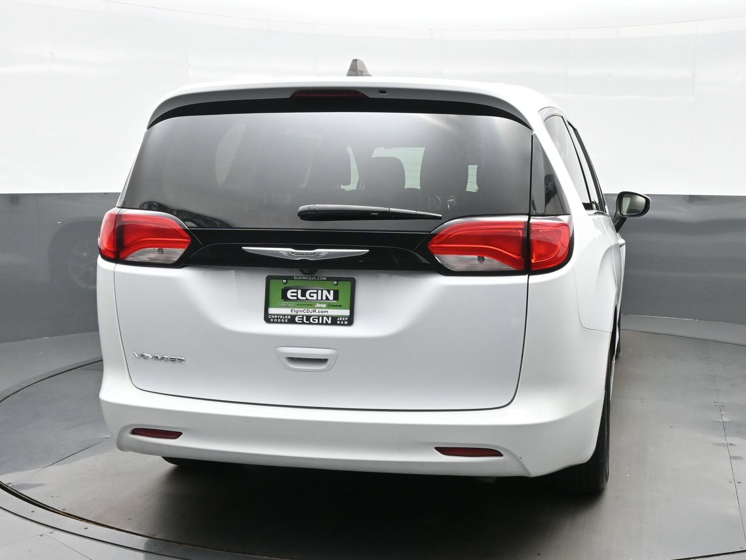 Used 2023 Chrysler Voyager LX FWD image 7