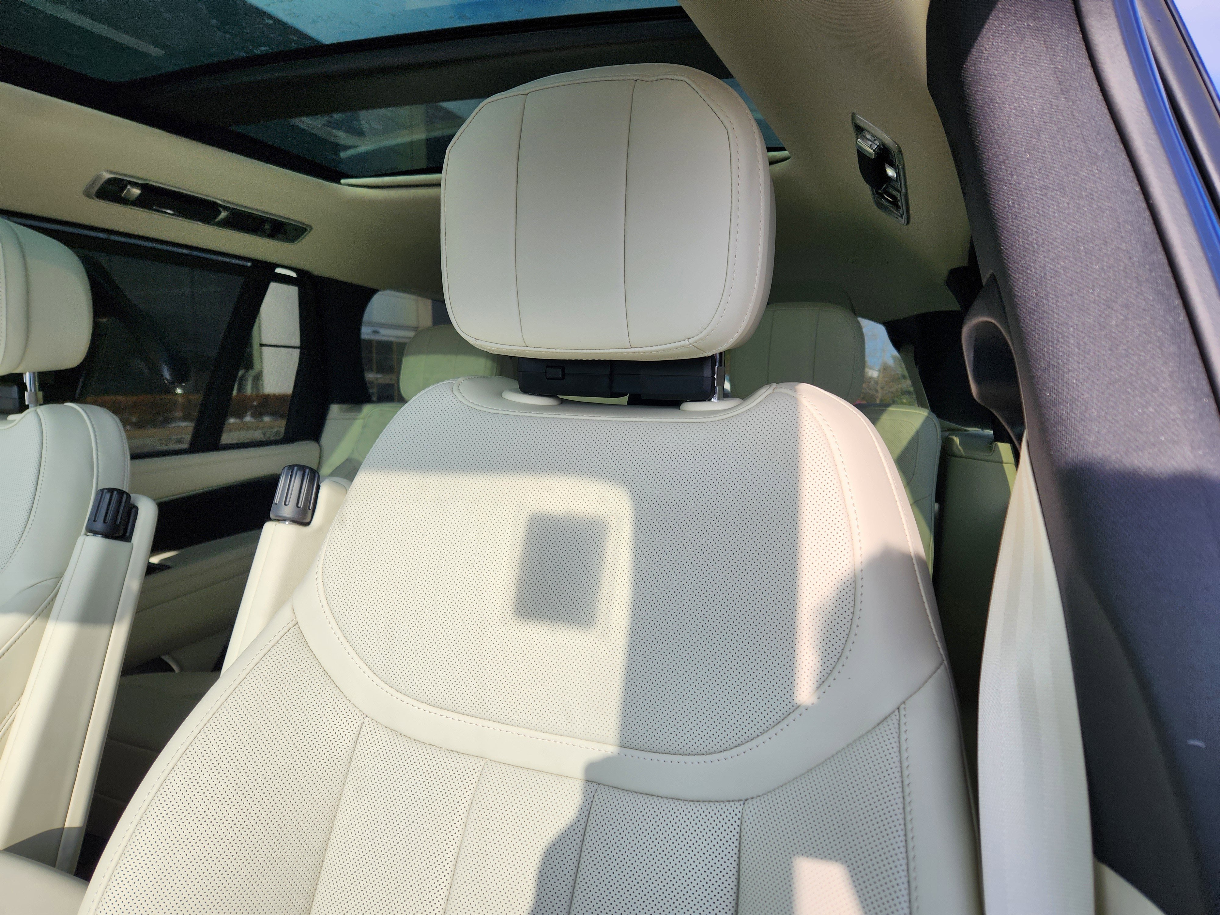 New 2026 Land Rover Range Rover Long Wheelbase SE image 9