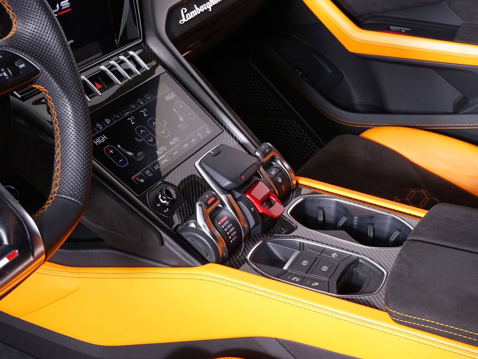 Used 2022 Lamborghini Urus image 32