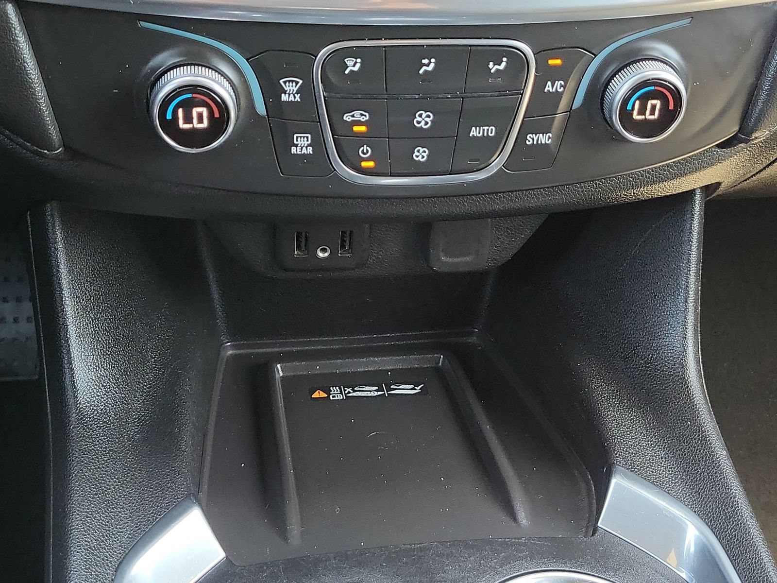 Used 2023 Chevrolet Traverse LT FWD image 33
