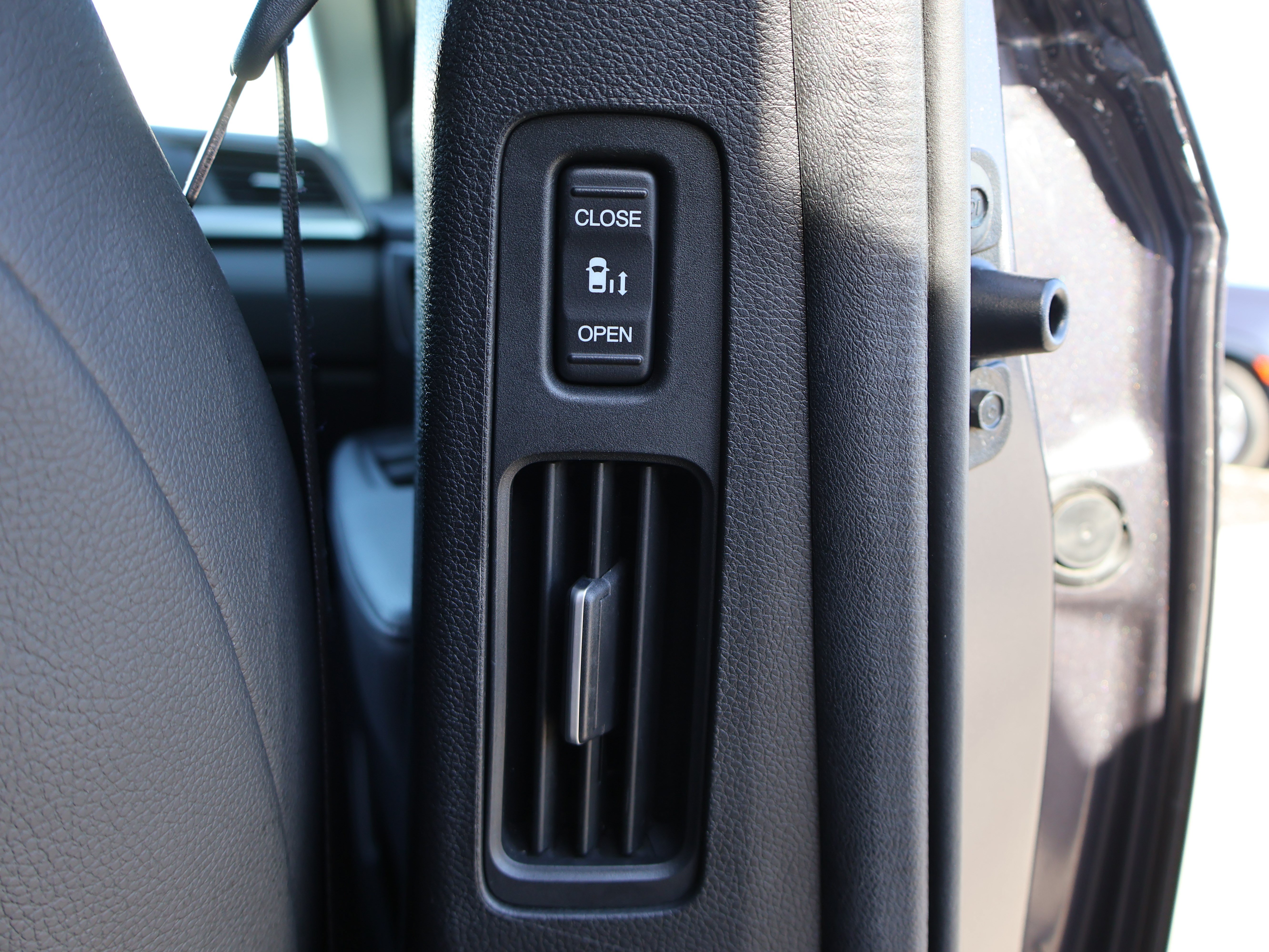 Used 2025 Honda Odyssey EX-L image 13