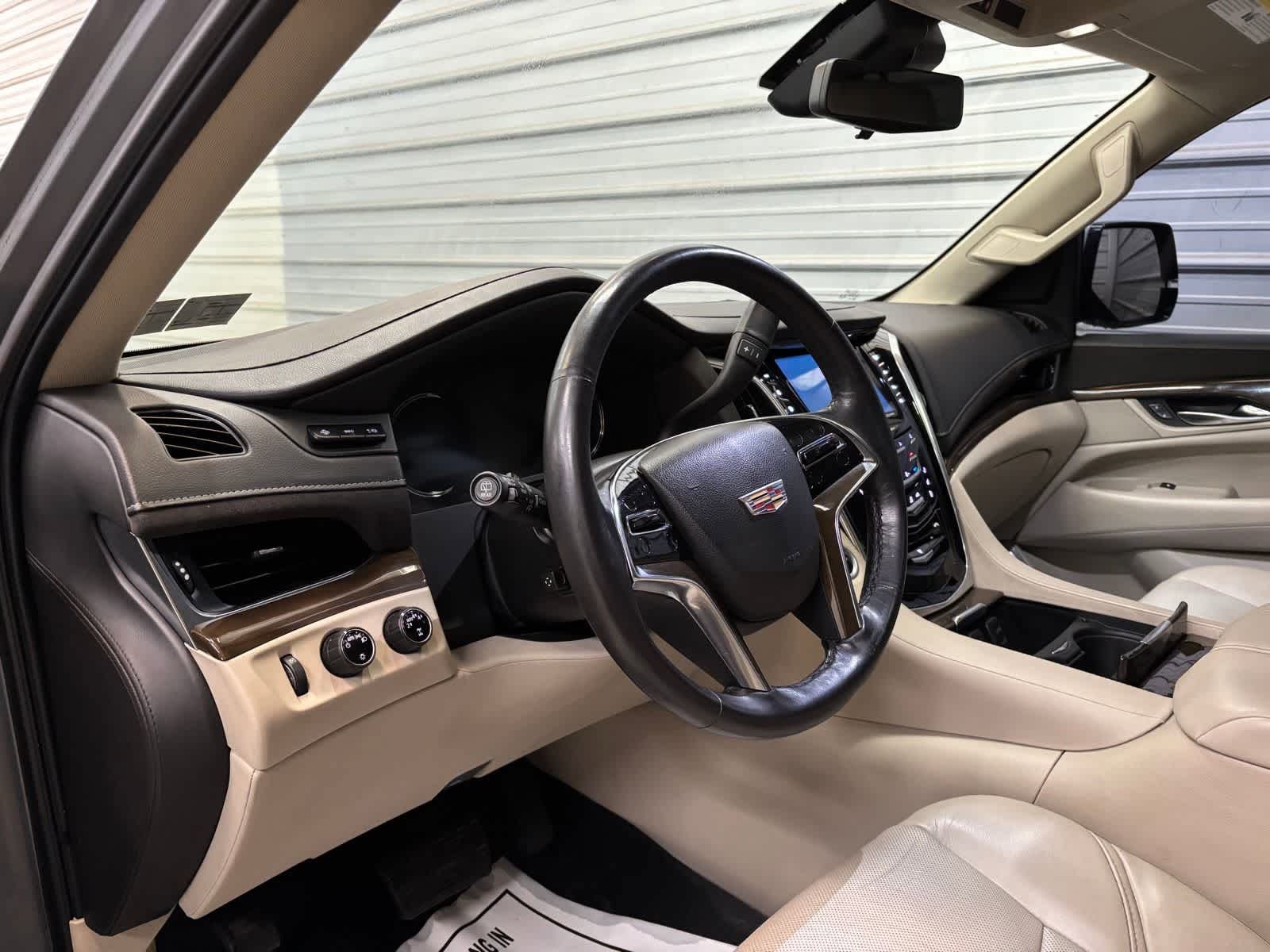 Used 2020 Cadillac Escalade ESV Luxury w/ Escalade Sport Edition AWD/4WD image 13