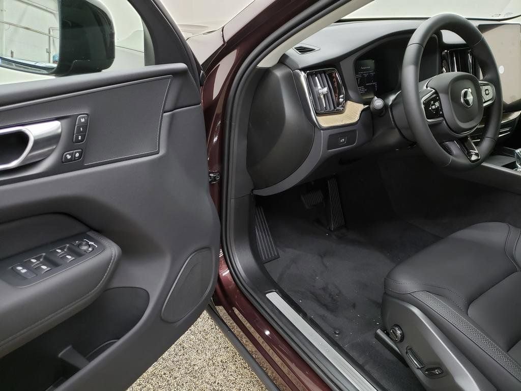 New 2026 Volvo XC60 B5 Core w/ Protection Package Premier AWD/4WD image 6
