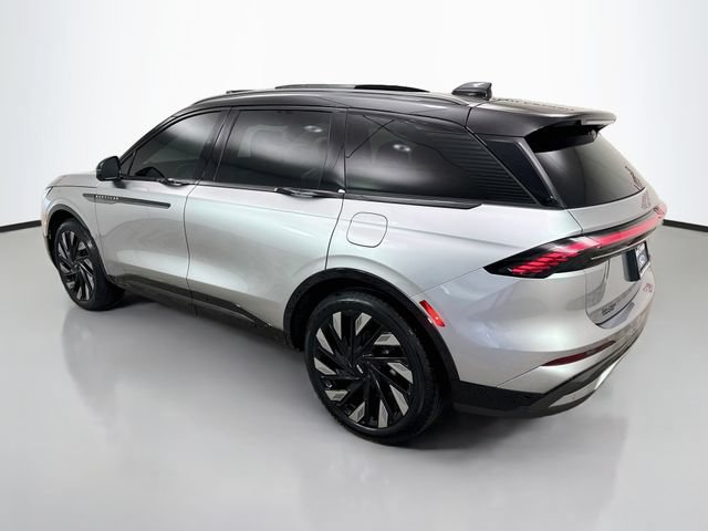 Used 2025 Lincoln Nautilus Reserve AWD/4WD image 5