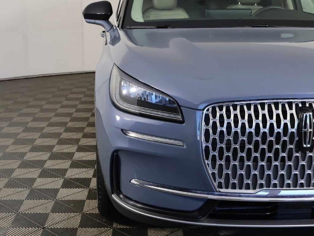 Used 2023 Lincoln Corsair AWD w/ Towing Package image 12