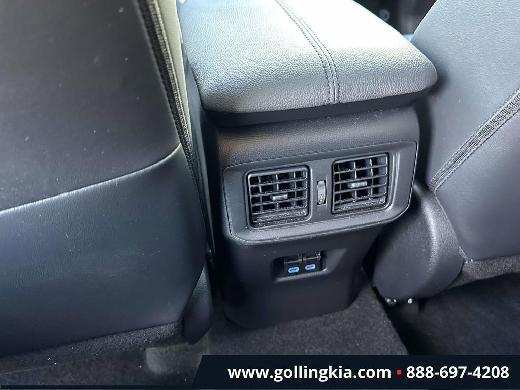 Used 2022 Toyota RAV4 XLE Premium image 11