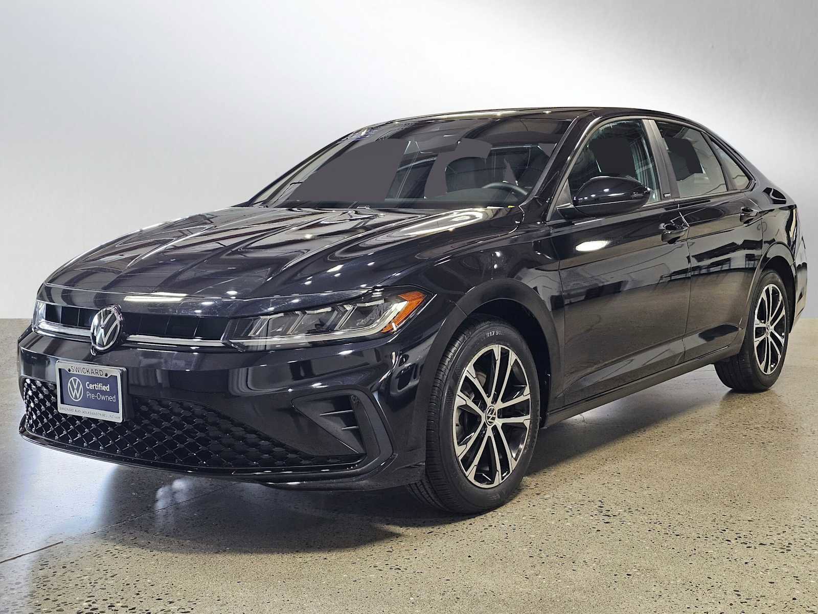 Used 2025 Volkswagen Jetta Sport FWD image 3