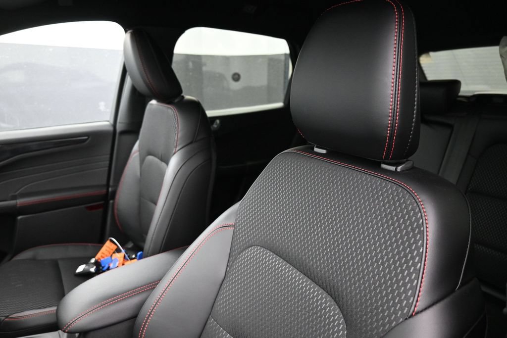 New 2026 Ford Escape ST-Line w/ Tech Pack #1 AWD/4WD image 17