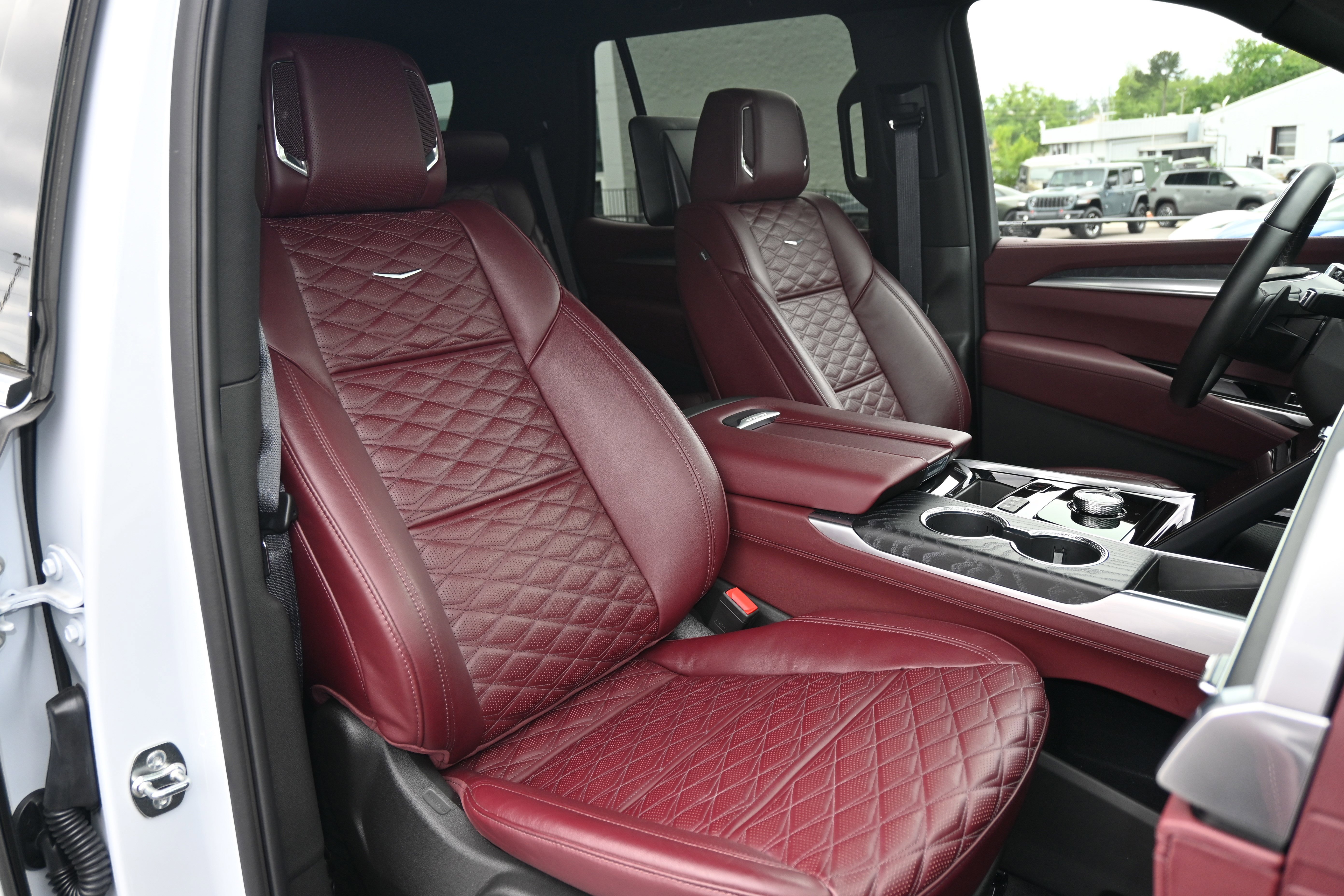 Used 2026 Cadillac Escalade Luxury w/ LPO, Floor Liner Package AWD/4WD image 34
