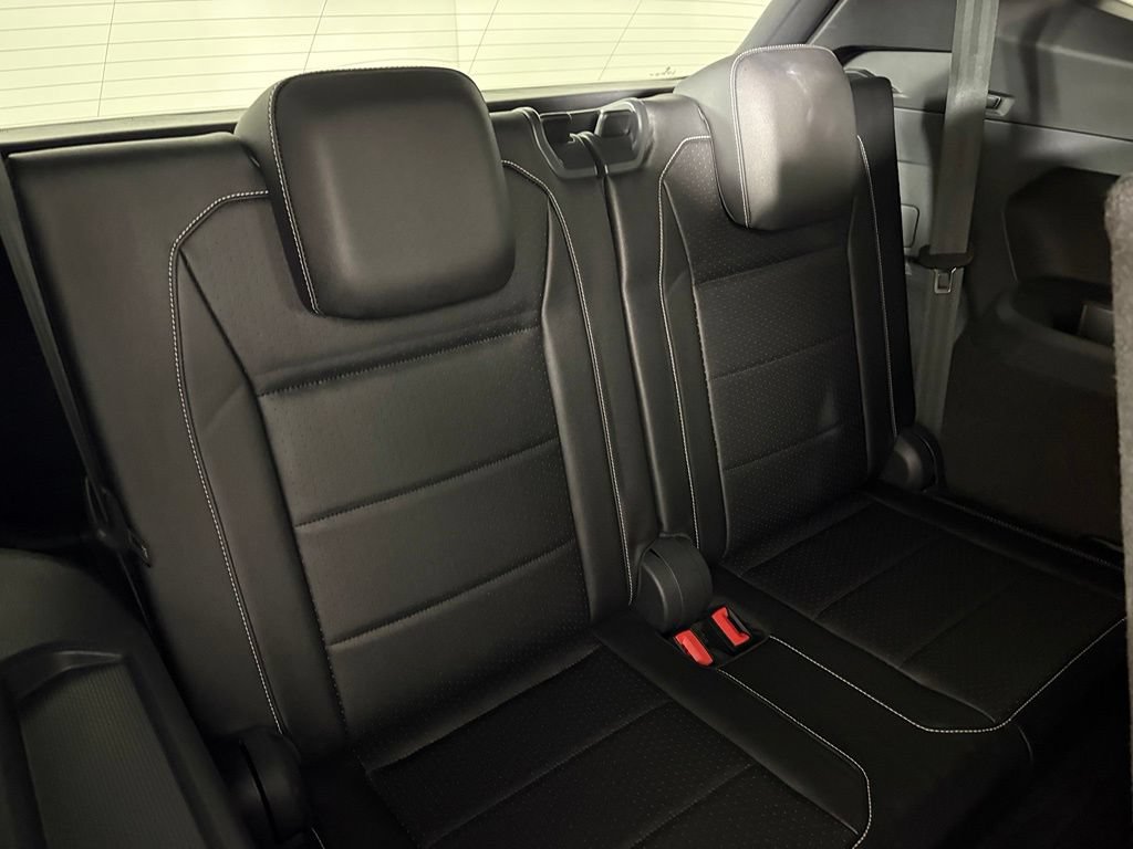 Used 2021 Volkswagen Tiguan SE R-Line FWD image 18