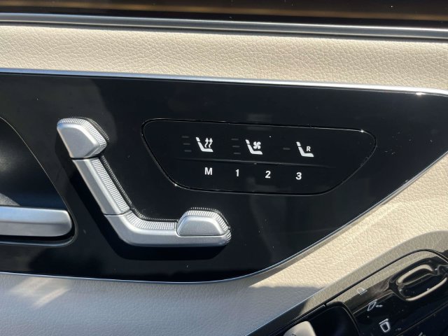 Used 2022 Mercedes-Benz S 580 4MATIC Sedan w/ AMG Line Package image 17