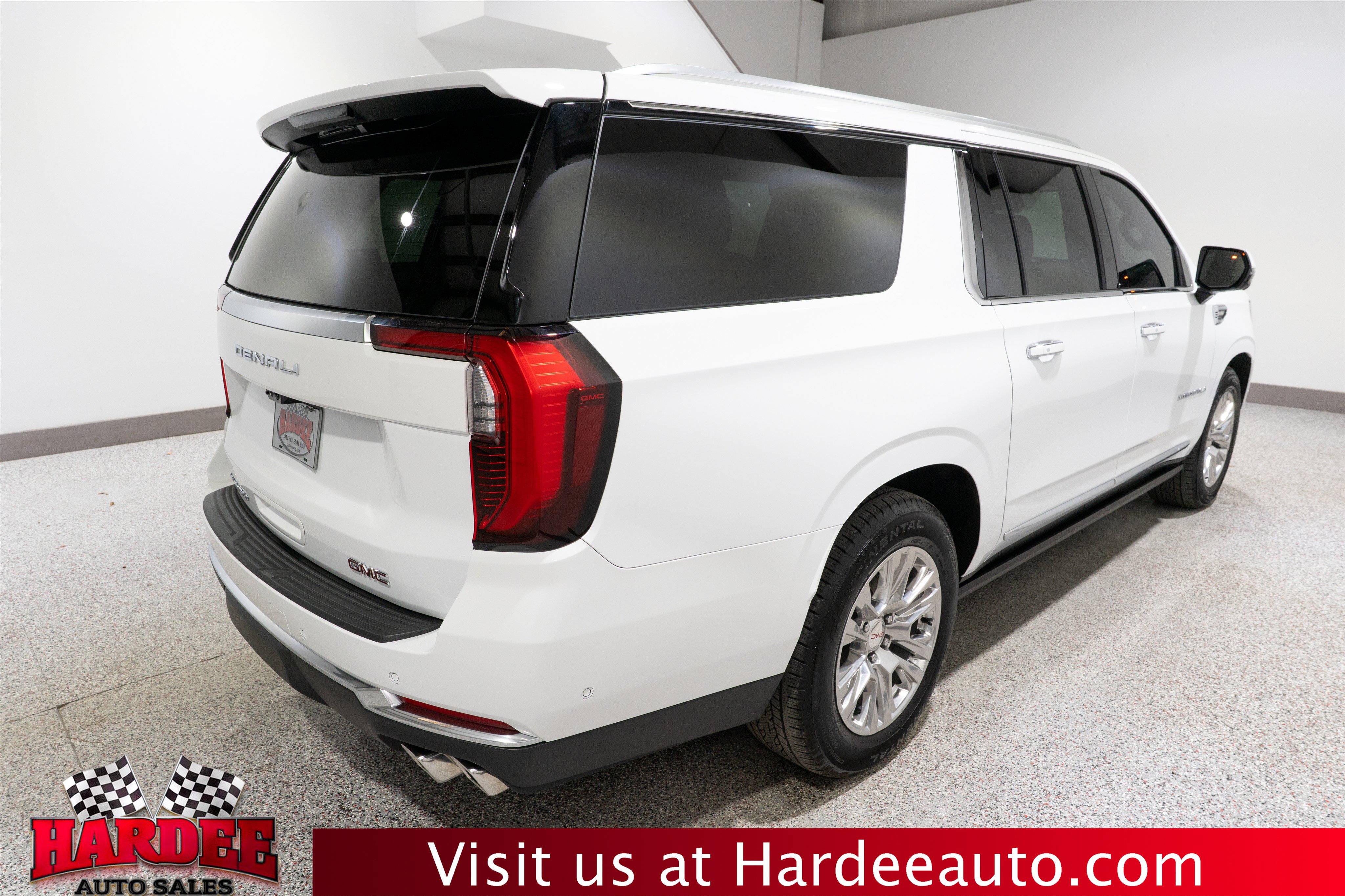 Used 2025 GMC Yukon XL Denali w/ Advanced Technology Package AWD/4WD image 5
