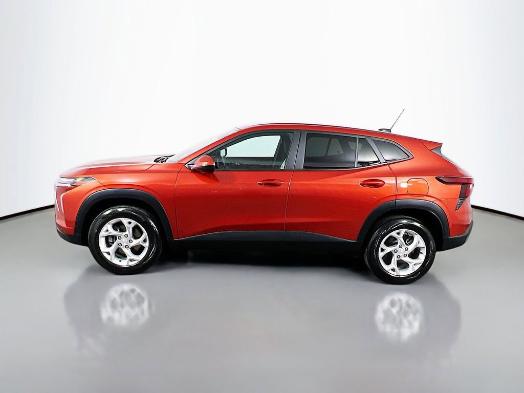 Used 2024 Chevrolet Trax LS w/ LS Convenience Package FWD image 8
