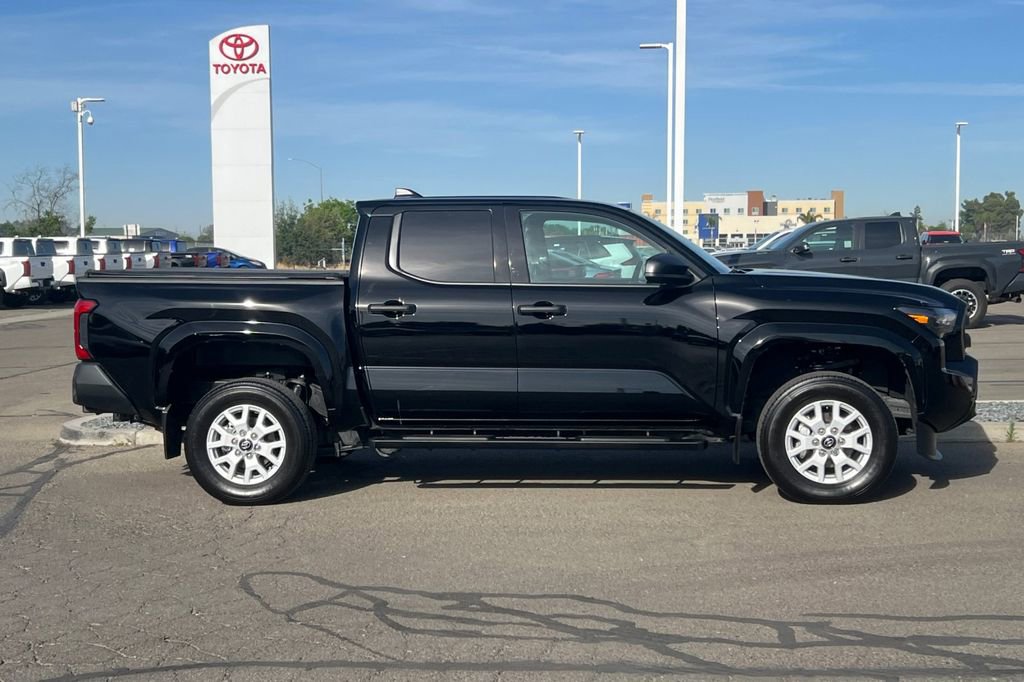 Used 2024 Toyota Tacoma SR image 3