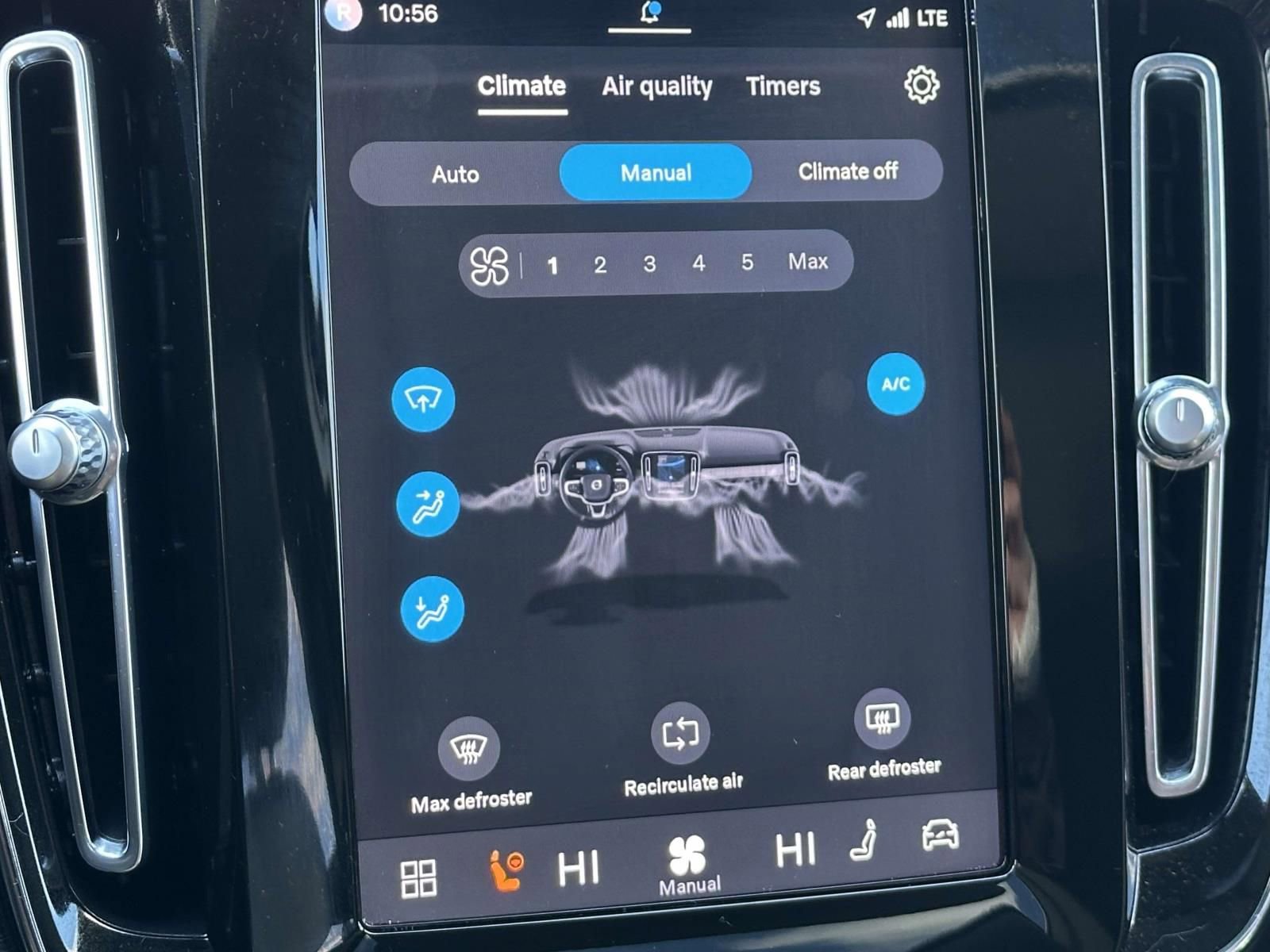 Used 2023 Volvo XC40 B5 Plus w/ Driver Assist Package image 12