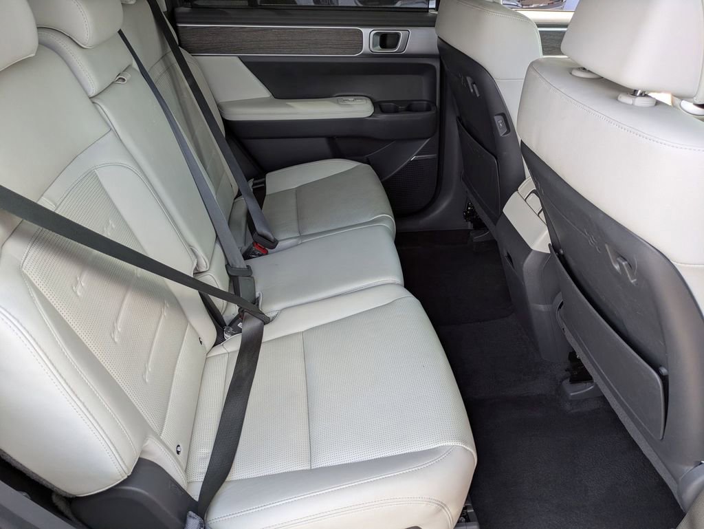 Used 2025 Hyundai Santa Fe Limited image 31