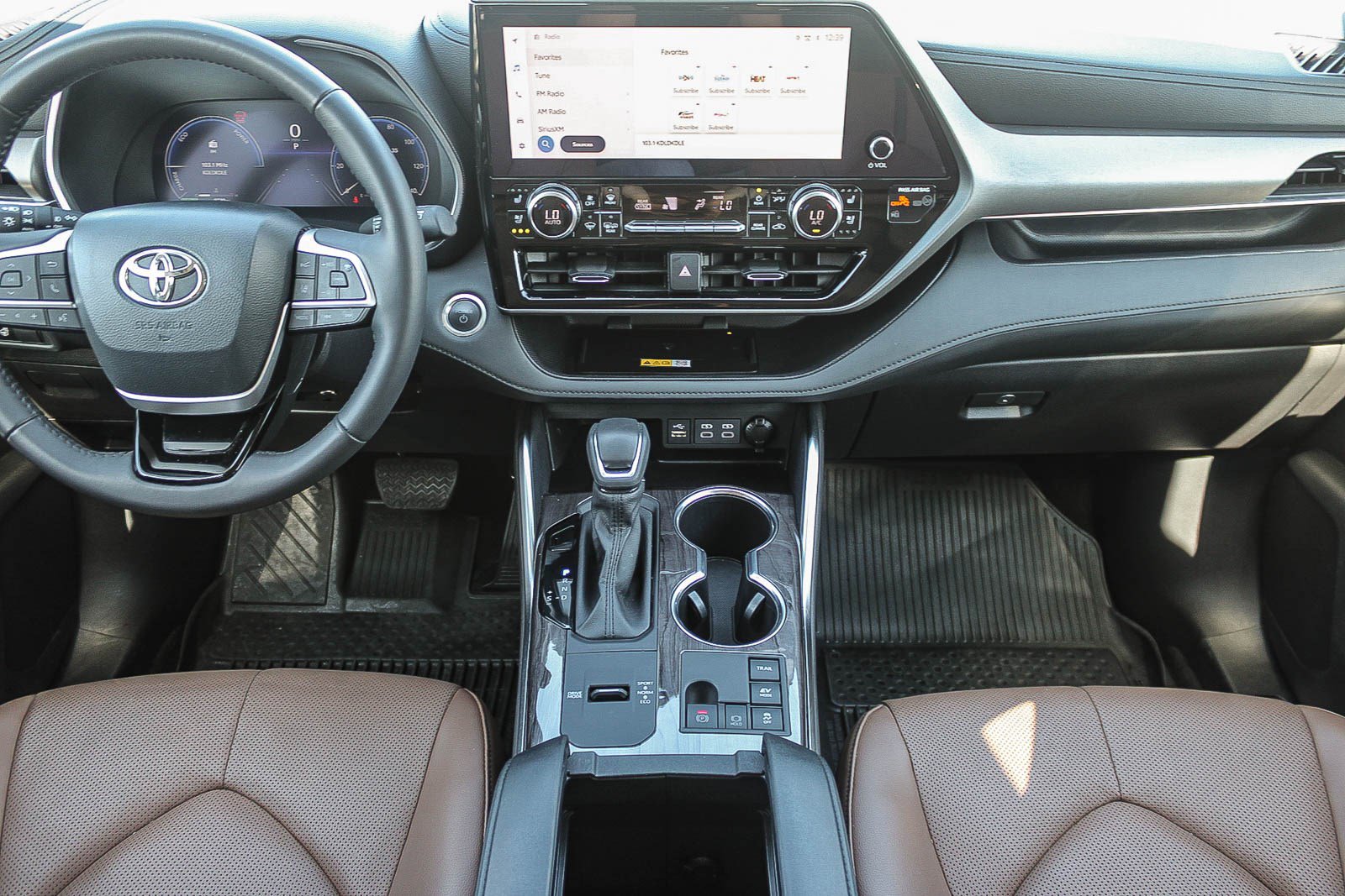 Certified 2025 Toyota Highlander Limited image 13