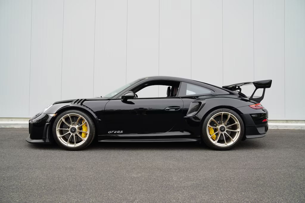 Used 2019 Porsche 911 GT2 RS RWD image 6
