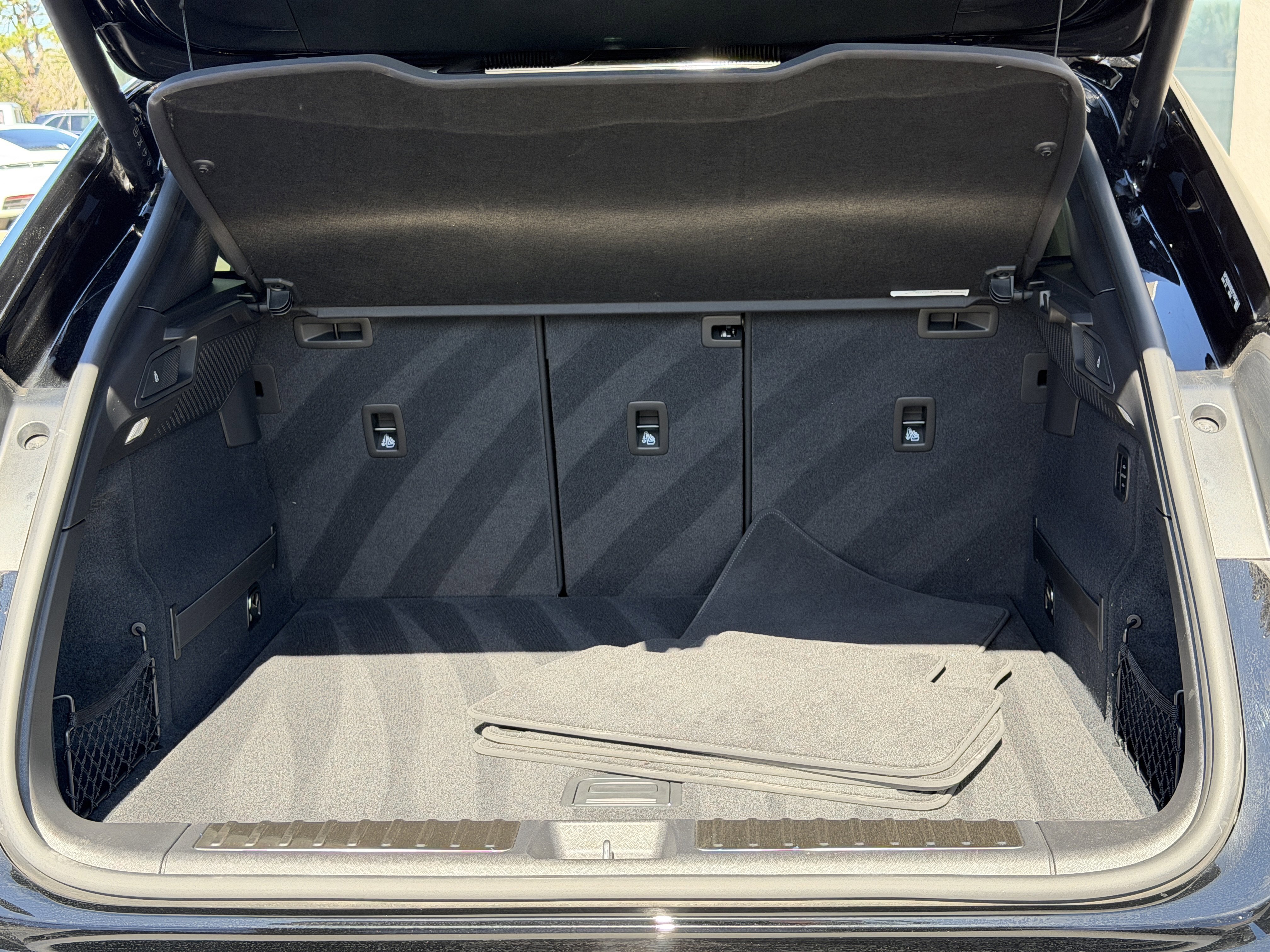 Certified 2025 Porsche Macan Electric image 15