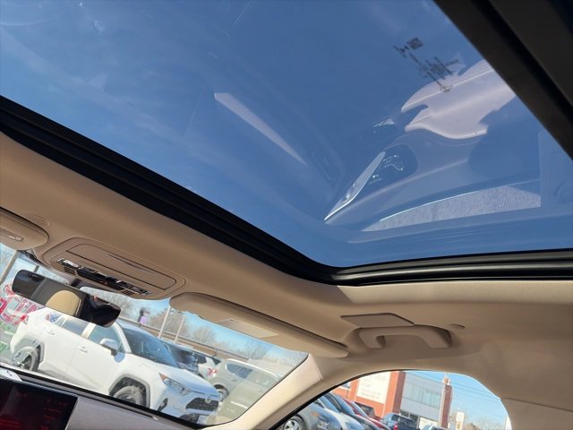 Used 2023 Lincoln Aviator Reserve w/ Equipment Group 201A image 16