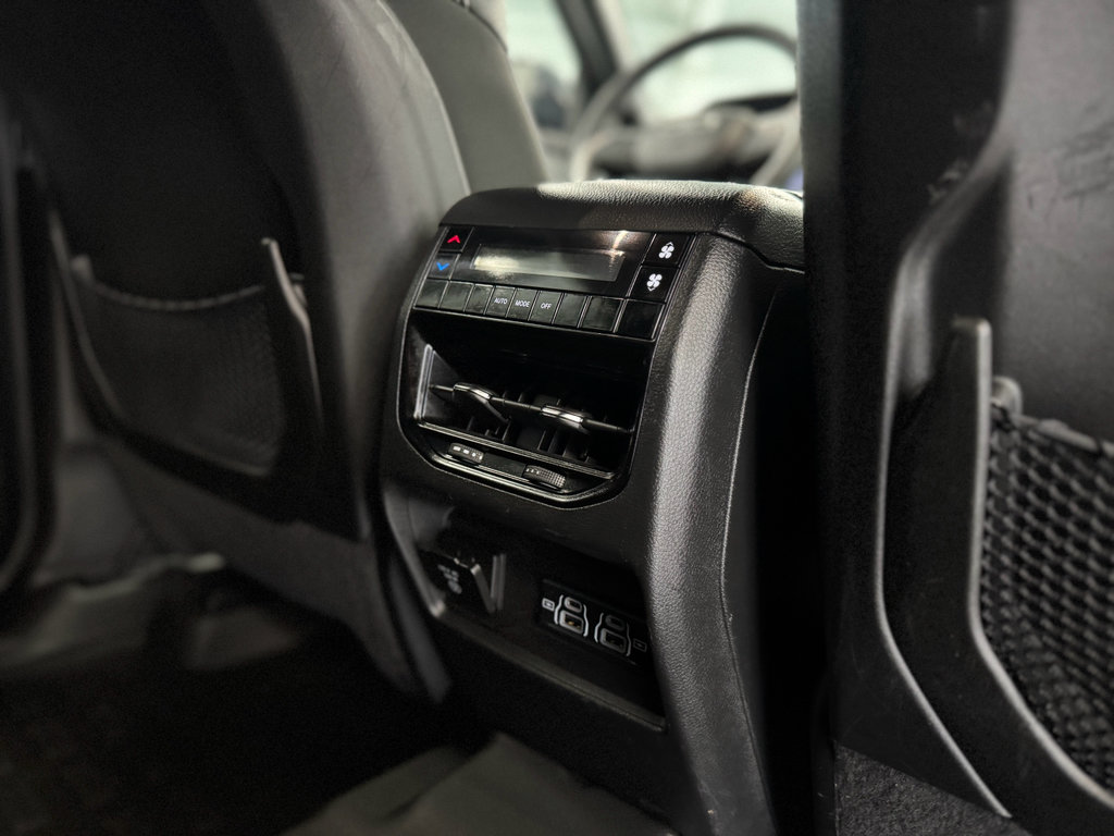 Used 2024 Jeep Grand Cherokee L Laredo image 35