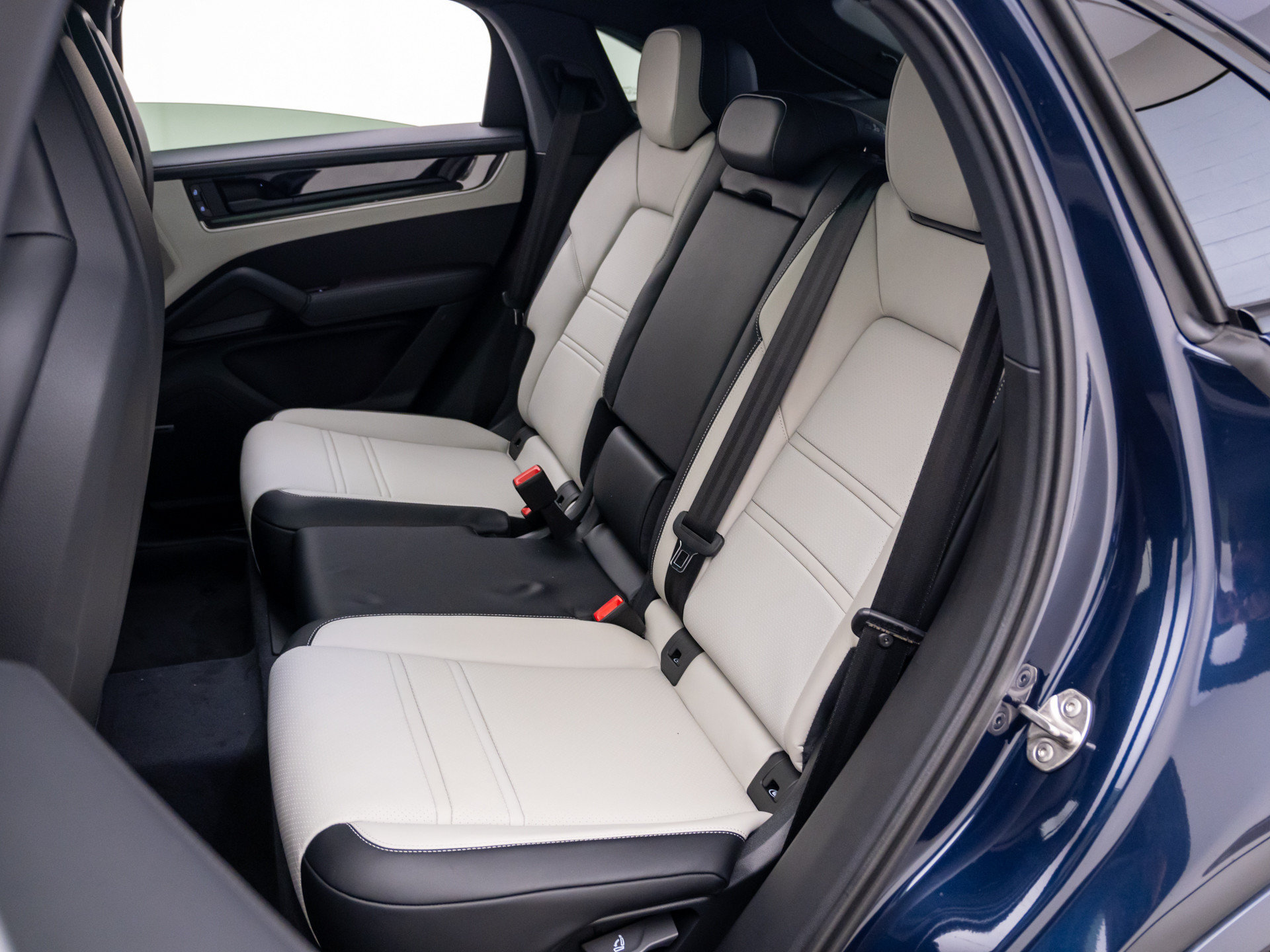 New 2026 Porsche Cayenne Coupe AWD/4WD image 17