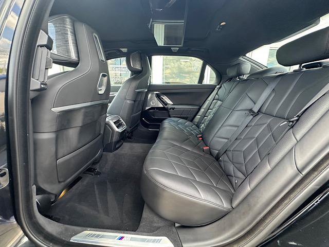 Used 2023 BMW 760i xDrive AWD/4WD image 19