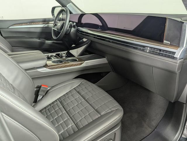 Used 2025 Cadillac Escalade Premium Luxury Platinum AWD/4WD image 30
