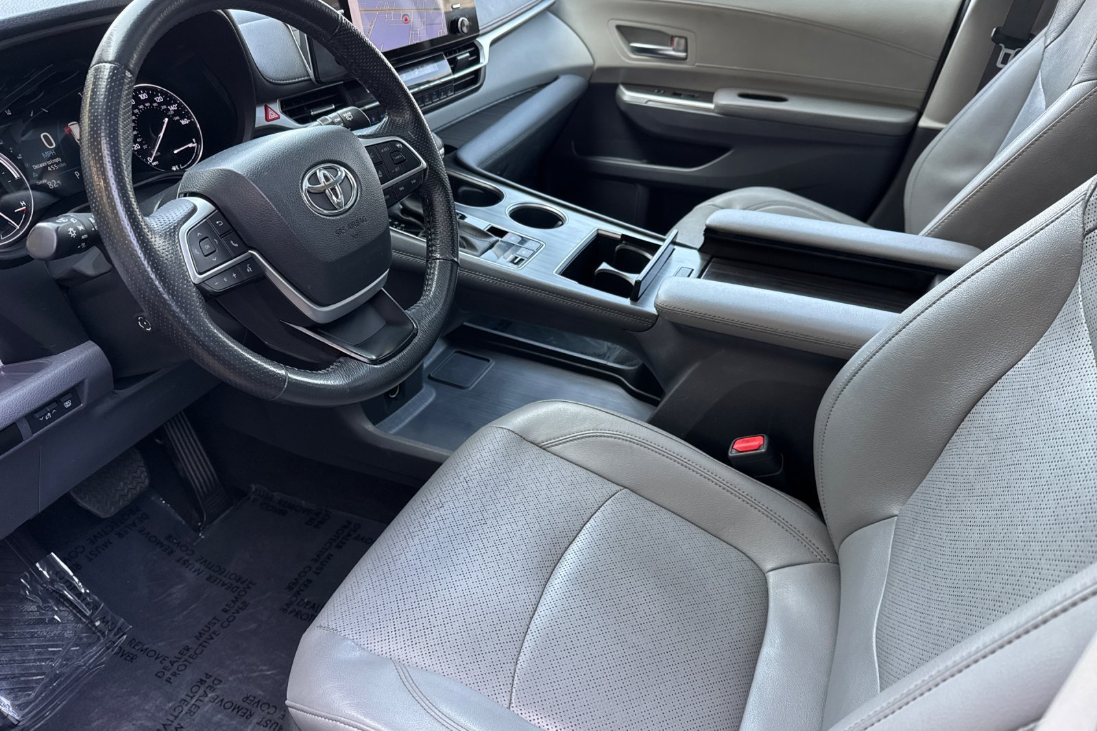 Certified 2024 Toyota Sienna Limited FWD image 12