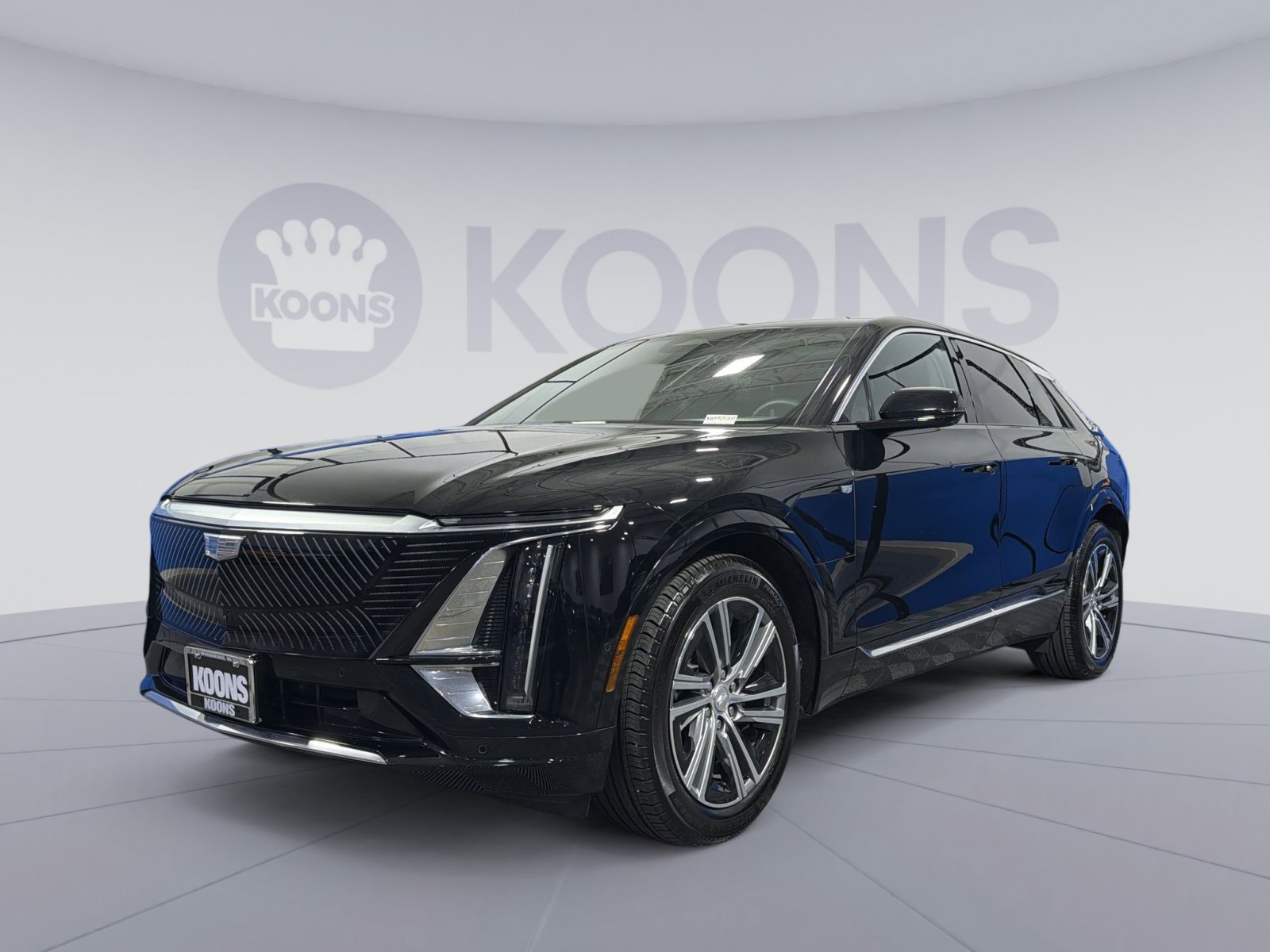 Used 2025 Cadillac Lyriq Luxury w/ LPO, Floor Liner Package AWD/4WD image 1