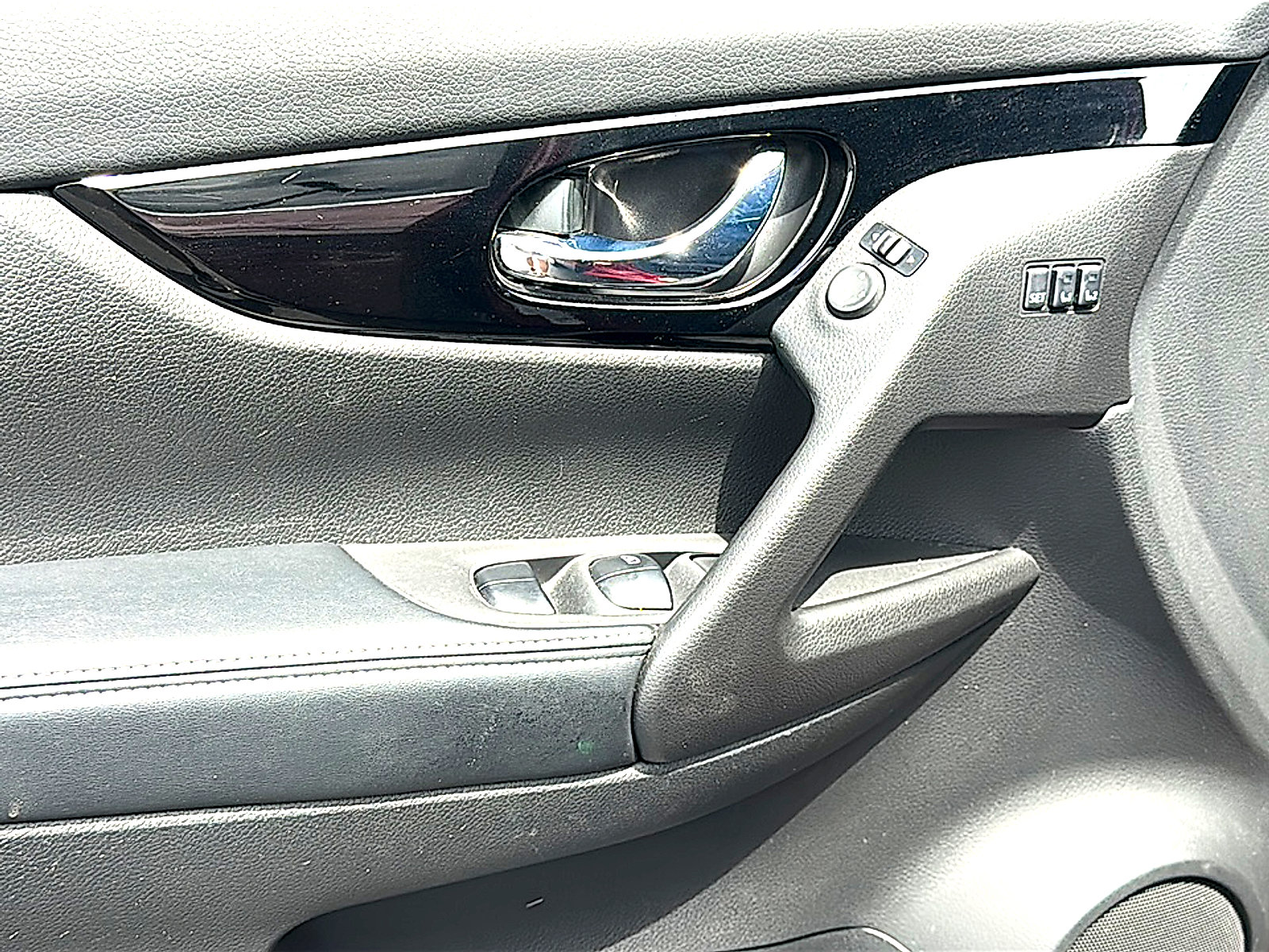 Used 2022 Nissan Rogue Sport SV w/ Technology Package FWD image 16
