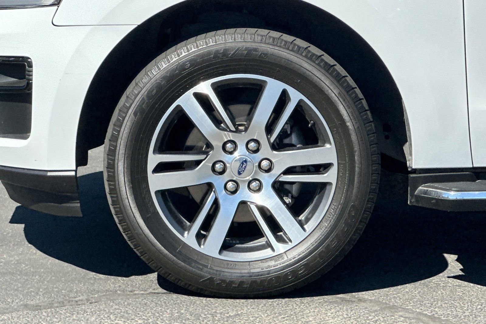 Used 2023 Ford Expedition XLT image 27