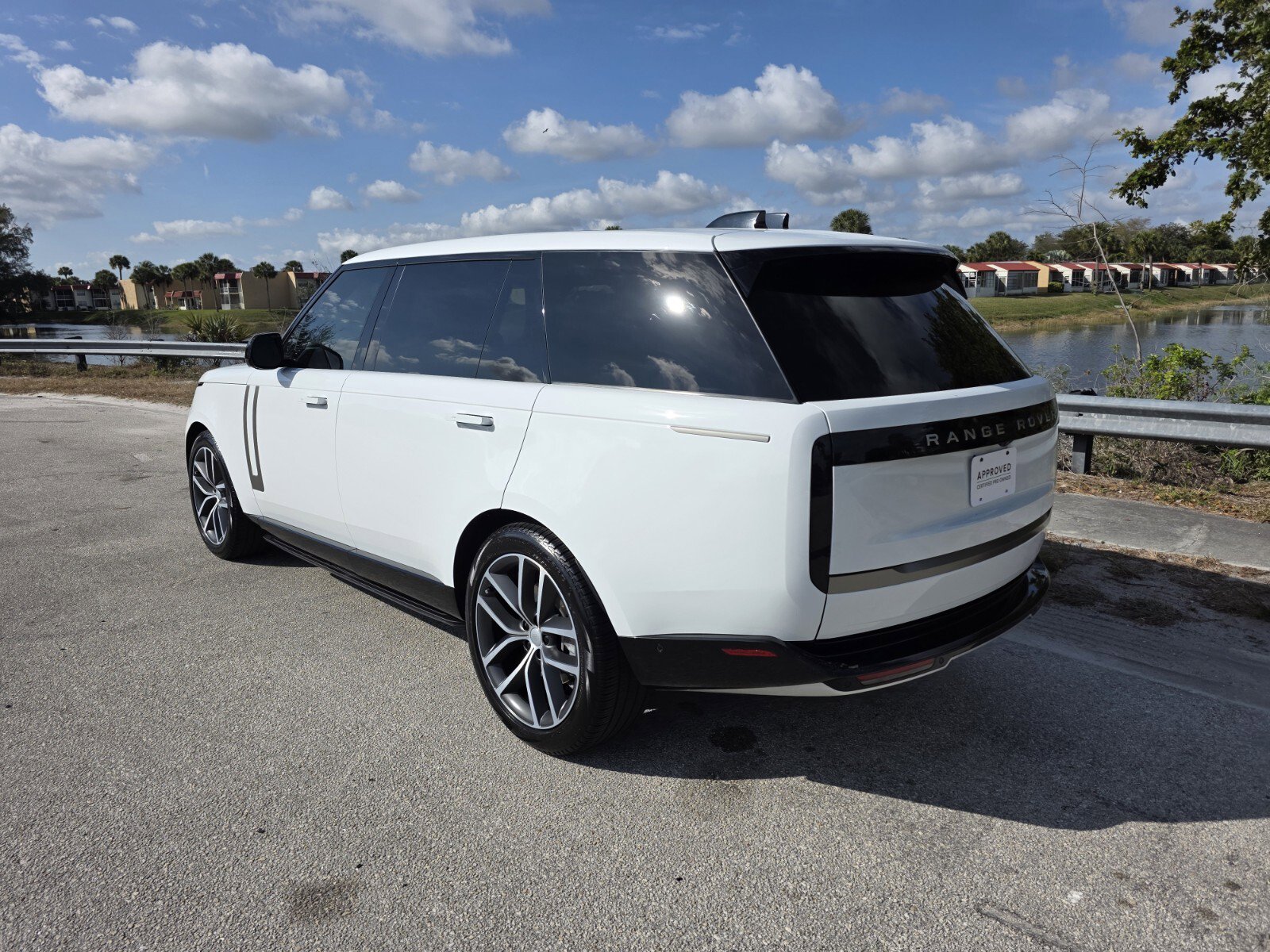 Certified 2024 Land Rover Range Rover Long Wheelbase SE image 2