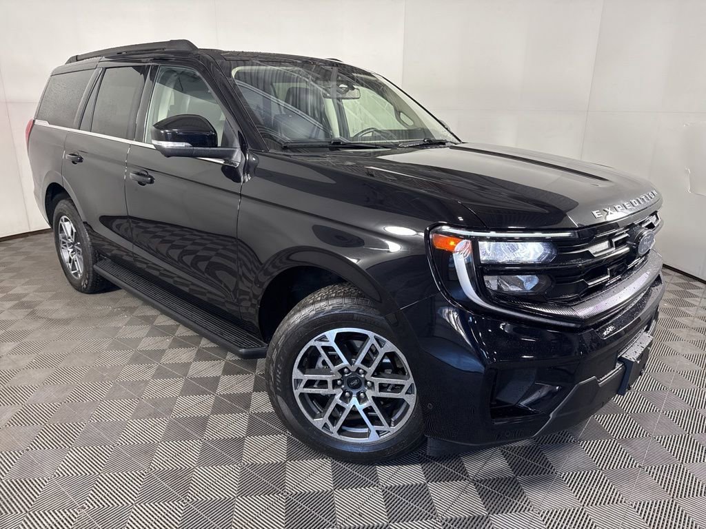 Used 2025 Ford Expedition Active AWD/4WD image 2
